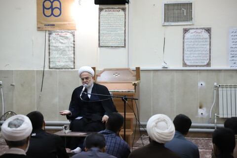 تصاویر/جلسه اخلاق نماینده ولی فقیه در حوزه علمیه امام باقر ( ع)کامیاران