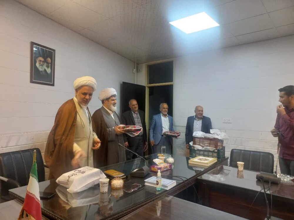 تجلیل از مقام استاد در آستانه دهه کرامت در ساوه