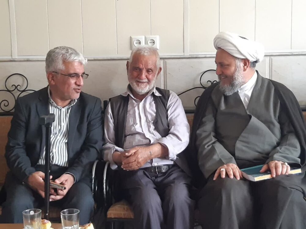 تقدیر امام جمعه و مسئولان آران و بیدگلی از خانواده شهید اصیلیان+تصاویر