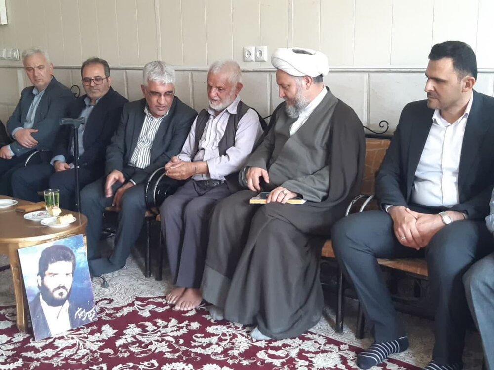 تقدیر امام جمعه و مسئولان آران و بیدگلی از خانواده شهید اصیلیان+تصاویر