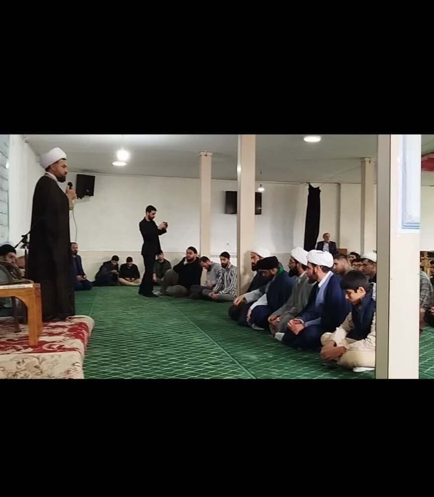 وظیفه اصلی طلاب ایجاد ارتباطی مناسب با جامعه به ویژه جوانان است