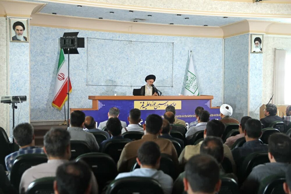 امام خمینی(ره) حل مشکلات جامعه را در گرو تقویت دینداری می‌دانست