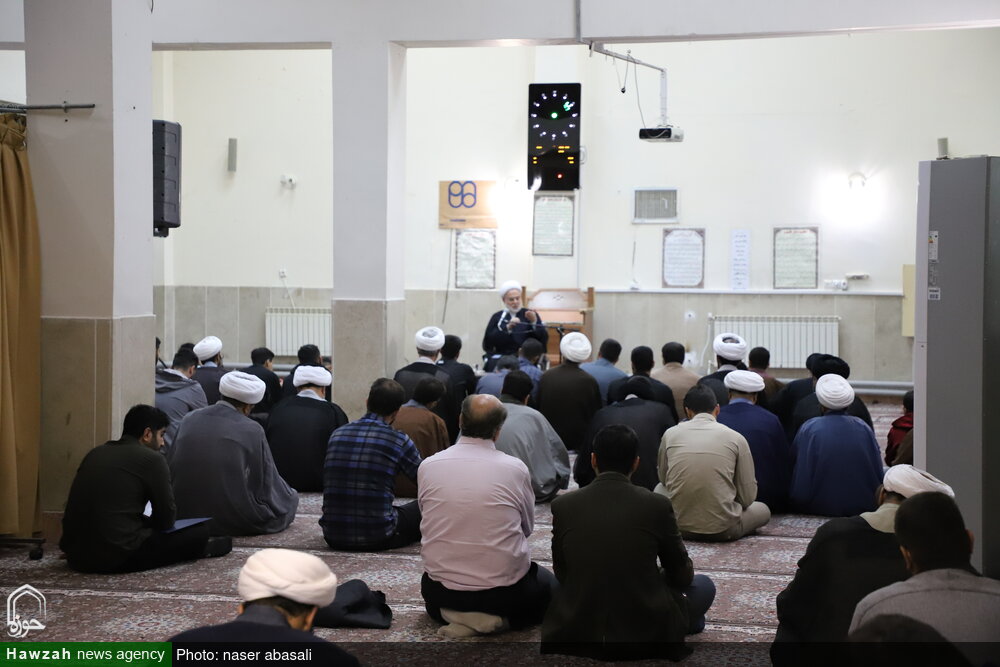 تصاویر/ جلسه اخلاق نماینده ولی فقیه در مدرسه علمیه امام باقر (ع) کامیاران