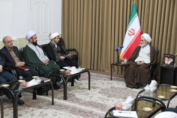 مراسم بزرگداشت شهدای خدمت نماد همدلی و وحدت باشد