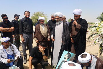 حضور مدیر حوزه علمیه هرمزگان در مراسم تشییع یکی از جان‌باختگان حادثه بندر شهید رجایی