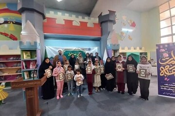 تجلیل از دختران کتابخوان خرم آبادی