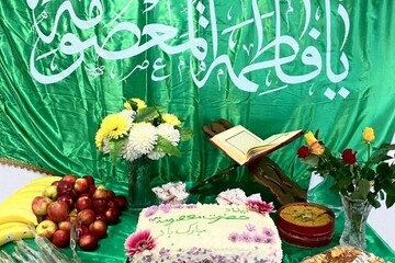 حوزویان باید با رفتار و منش خود دیگران را جذب دین کنند