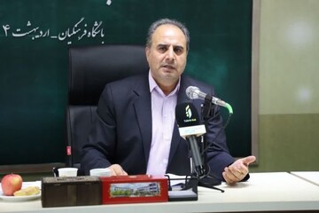 معلم، محور توسعه فرهنگ و فضیلت در جامعه است