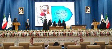 تجلیل از اساتید برگزیده جامعه‌الزهرا (س) در همایش گرامیداشت مقام معلم