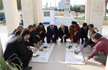 غبارروبی قبور مطهر شهدای گمنام در خورموج