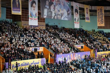 اجتماع ۱۲هزار نفری «دختران آرمانی» در ورزشگاه آزادی تهران