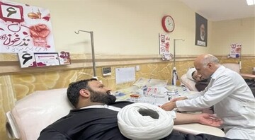 روحانیون حوزه علمیه خراسان خون خود را برای کمک به مصدومان حادثه بندرعباس اهدا کردند