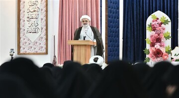 «محفل مهر پدرانه»؛ گفت‌وگوی پدرانه مدیر حوزه علمیه خراسان با دختران طلبه در روز دختر