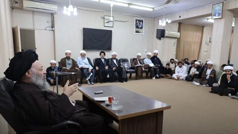 تصاویر/ جلسه اخلاق فقیه مجاهد آیت‌الله موسوی جزایری با حضور طلاب برگزار شد