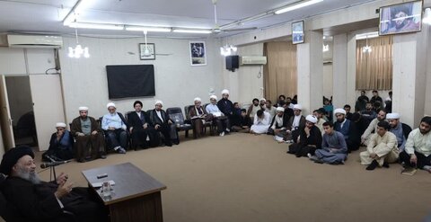 تصاویر/ جلسه اخلاق فقیه مجاهد آیت‌الله موسوی جزایری با حضور طلاب برگزار شد