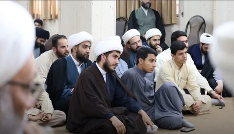 تصاویر/ جلسه اخلاق فقیه مجاهد آیت‌الله موسوی جزایری با حضور طلاب برگزار شد