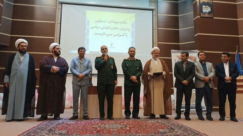 تصاویر/نشست گرامیداشت مقام استاد و هفته عقیدتی سیاسی سپاه در ساوه