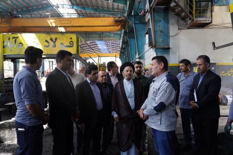 تصاویر بازدید نماینده ولی فقیه در لرستان از مجتمع فولاد خرم آباد به مناسبت هفته کارگر