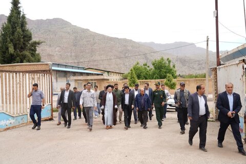 تصاویر بازدید نماینده ولی فقیه در لرستان از مجتمع فولاد خرم آباد به مناسبت هفته کارگر