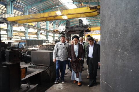 تصاویر بازدید نماینده ولی فقیه در لرستان از مجتمع فولاد خرم آباد به مناسبت هفته کارگر