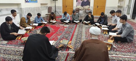 تصاویر گوشه ای از فعالیت های قرآنی تهذیبی طلاب مدرسه ولیعصر(عج)بروجرد