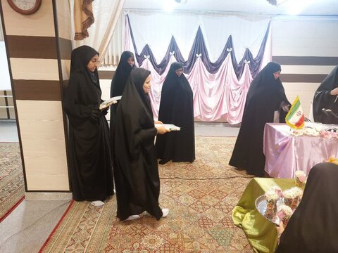 تصاویر/تجلیل از طلاب برگزیده مدرسه علمیه فاطمة الزهرا(س)اراک در سالروز ولادت حضرت معصومه(س)