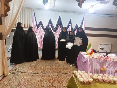 تصاویر/تجلیل از طلاب برگزیده مدرسه علمیه فاطمة الزهرا(س)اراک در سالروز ولادت حضرت معصومه(س)