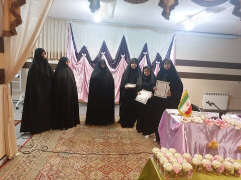 تصاویر/تجلیل از طلاب برگزیده مدرسه علمیه فاطمة الزهرا(س)اراک در سالروز ولادت حضرت معصومه(س)