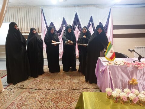 تصاویر/تجلیل از طلاب برگزیده مدرسه علمیه فاطمة الزهرا(س)اراک در سالروز ولادت حضرت معصومه(س)