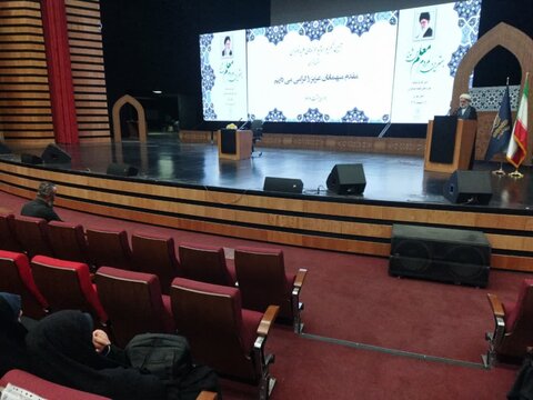 تصاویر برگزاری آیین تکریم استادان حوزه های علمیه خواهران استان تهران