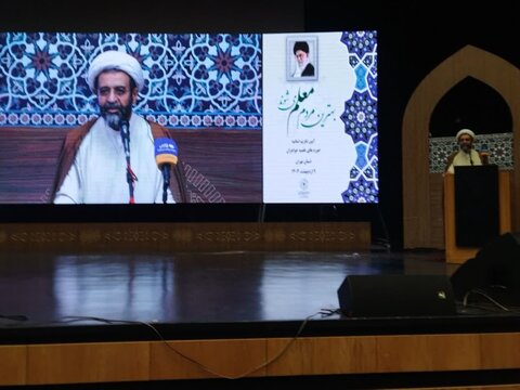 تصاویر برگزاری آیین تکریم استادان حوزه های علمیه خواهران استان تهران