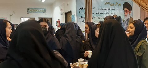 تصاویر/بازدید دانش آموزان مدرسه شاهدشهید ابراهیمی از مدرسه علمیه فاطمیه محلات