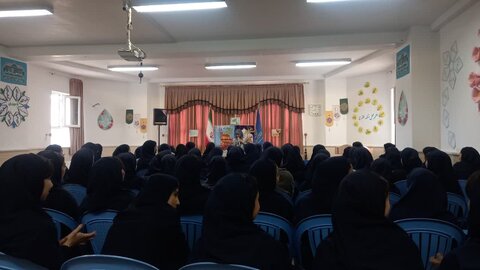 تصاویر/بازدید دانش آموزان مدرسه شاهدشهید ابراهیمی از مدرسه علمیه فاطمیه محلات