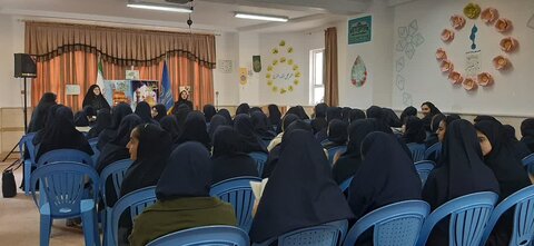 تصاویر/بازدید دانش آموزان مدرسه شاهدشهید ابراهیمی از مدرسه علمیه فاطمیه محلات