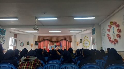 تصاویر/بازدید دانش آموزان مدرسه شاهدشهید ابراهیمی از مدرسه علمیه فاطمیه محلات