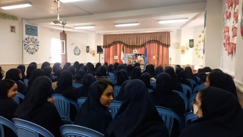 تصاویر/بازدید دانش آموزان مدرسه شاهدشهید ابراهیمی از مدرسه علمیه فاطمیه محلات