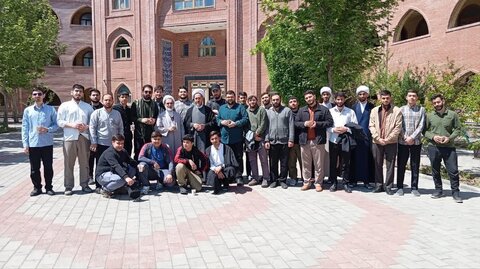 تصاویر اردوی زیارتی و علمی طلاب مدرسه علمیه امام خمینی (ره) ارومیه