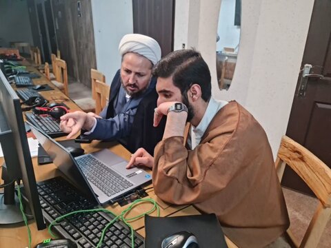 تصاویر/ جلسه آموزش تکمیلی مقاله نویسی در مدرسه علمیه امام خامنه‌ای ارومیه