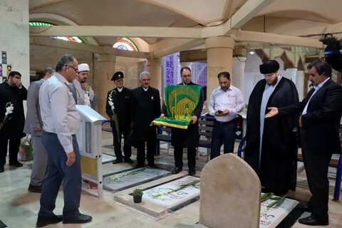 تصاویر/ ادای احترام خادمان امام رضا(ع) به شهدای بوشهر