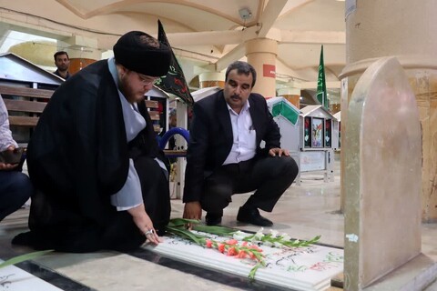 تصاویر/ ادای احترام خادمان امام رضا(ع) به شهدای بوشهر