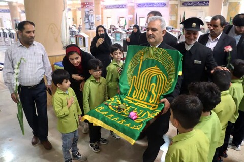 تصاویر/ ادای احترام خادمان امام رضا(ع) به شهدای بوشهر