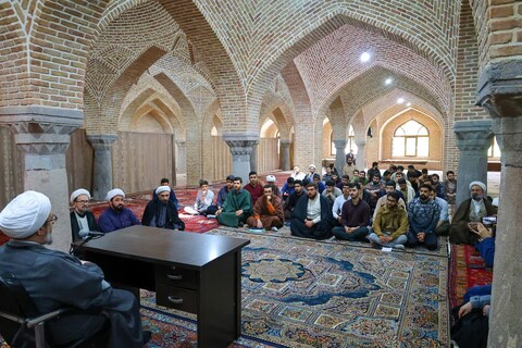 تصاویر | درس اخلاق مدرسه امام صادق(ع)تبریز