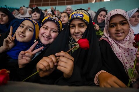 تصاویر مراسم دومین اجتماع «دختران آرمانی» با شعار محوری «دختر ایرانی، دختر آرمانی»