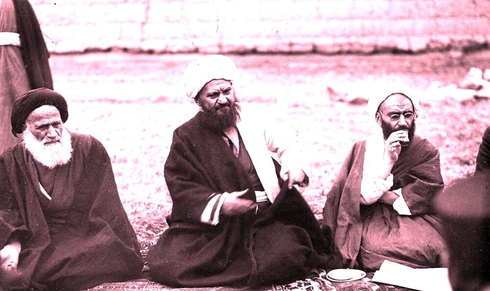 जो भी व्यक्ति उनसे सीधे लाभान्वित हुआ, उसने या तो ज्ञान और तक़वा में उच्च स्थान प्राप्त किया या शिया मरजीयत के पद पर पहुंच गया जो भी व्यक्ति उनसे सीधे लाभान्वित हुआ, उसने या तो ज्ञान और तक़वा में उच्च स्थान प्राप्त किया या शिया मरजीयत के पद पर पहुंच गया