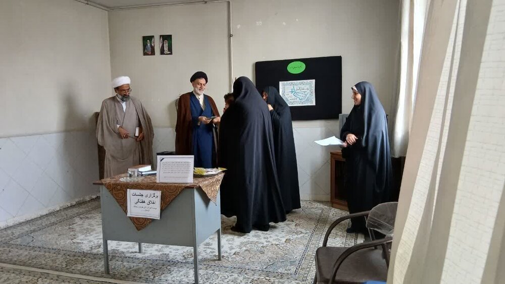 تجلیل از برگزیدگان جشنواره بانوی کرامت و مسابقات فرهنگی در ساوه+تصاویر