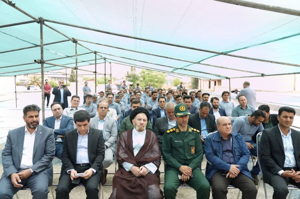 تصاویر/ بازدید نماینده ولی فقیه در لرستان از مجتمع فولاد خرم آباد به مناسبت هفته کارگر