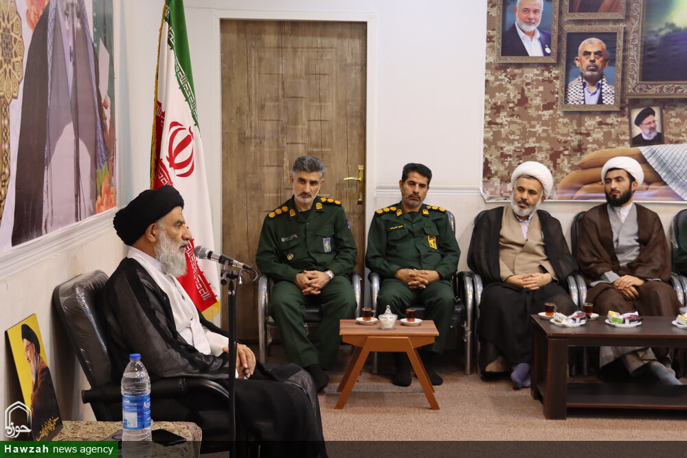 دیدار فرماندهان و مسئولان عقیدتی سیاسی نواحی مقاومت بسیج اهواز و کارون با نماینده ولی فقیه در خوزستان