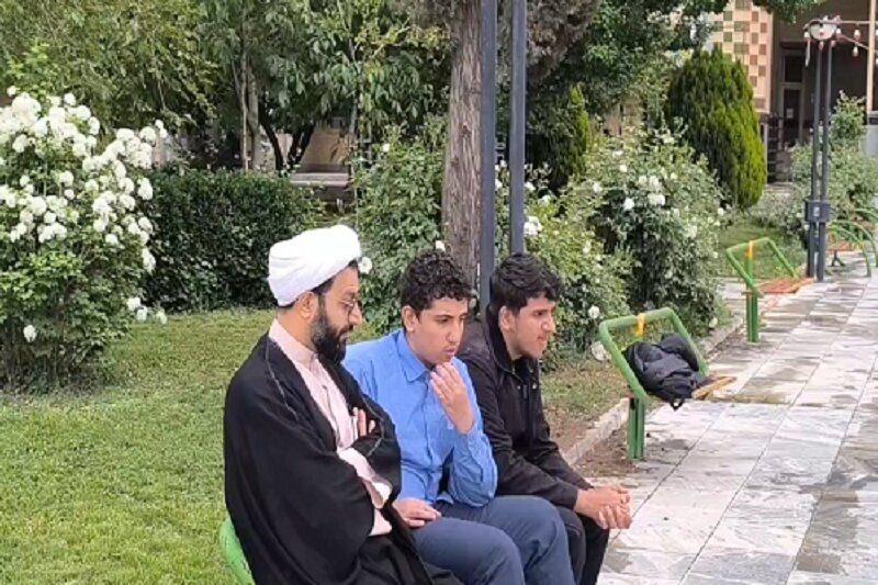 آشنایی دانشآموزان کرمانشاهی با فعالیتهای حوزههای علمیه+ عکس