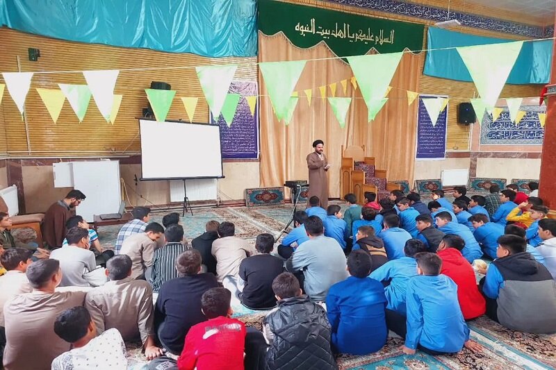 آشنایی دانشآموزان کرمانشاهی با فعالیتهای حوزههای علمیه+ عکس