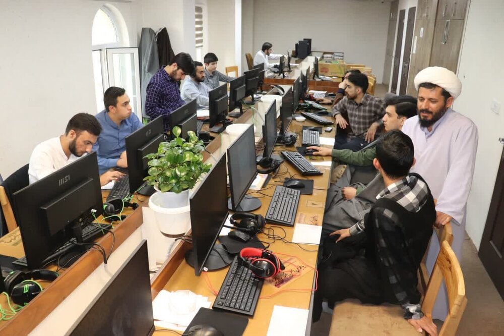 تصاویر/ جلسه آموزش تکمیلی مقاله نویسی در مدرسه علمیه امام خامنه‌ای ارومیه